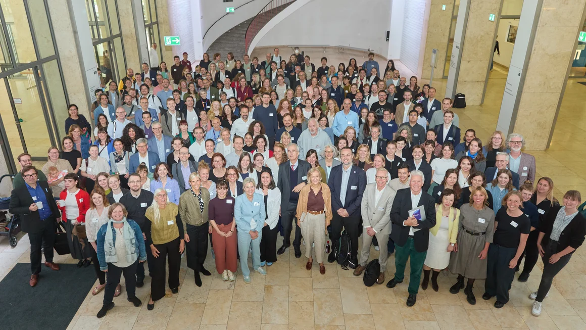 Gruppenbild von DZPG-Wissenschaftlerinnen und -Wissenschaftler beim Jahrestreffen in München 2026